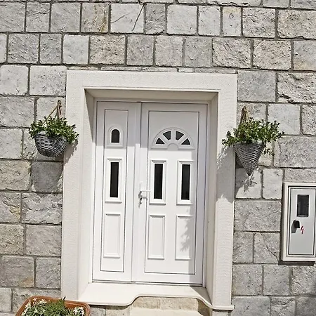 Listesi 1 Hébergement de vacances *